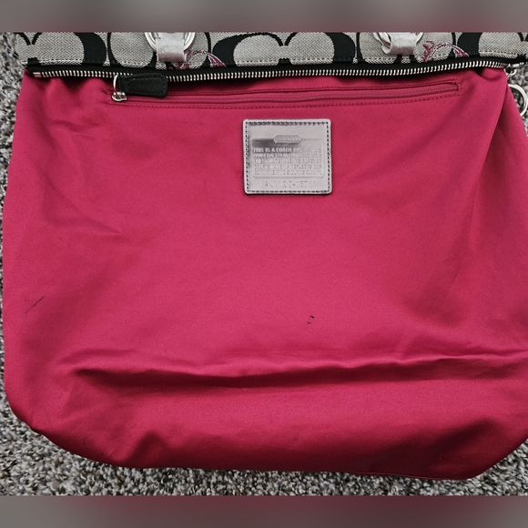 COACH Poppy Signature Heart Glam Tote J1120-18711 - Picture 5 of 6